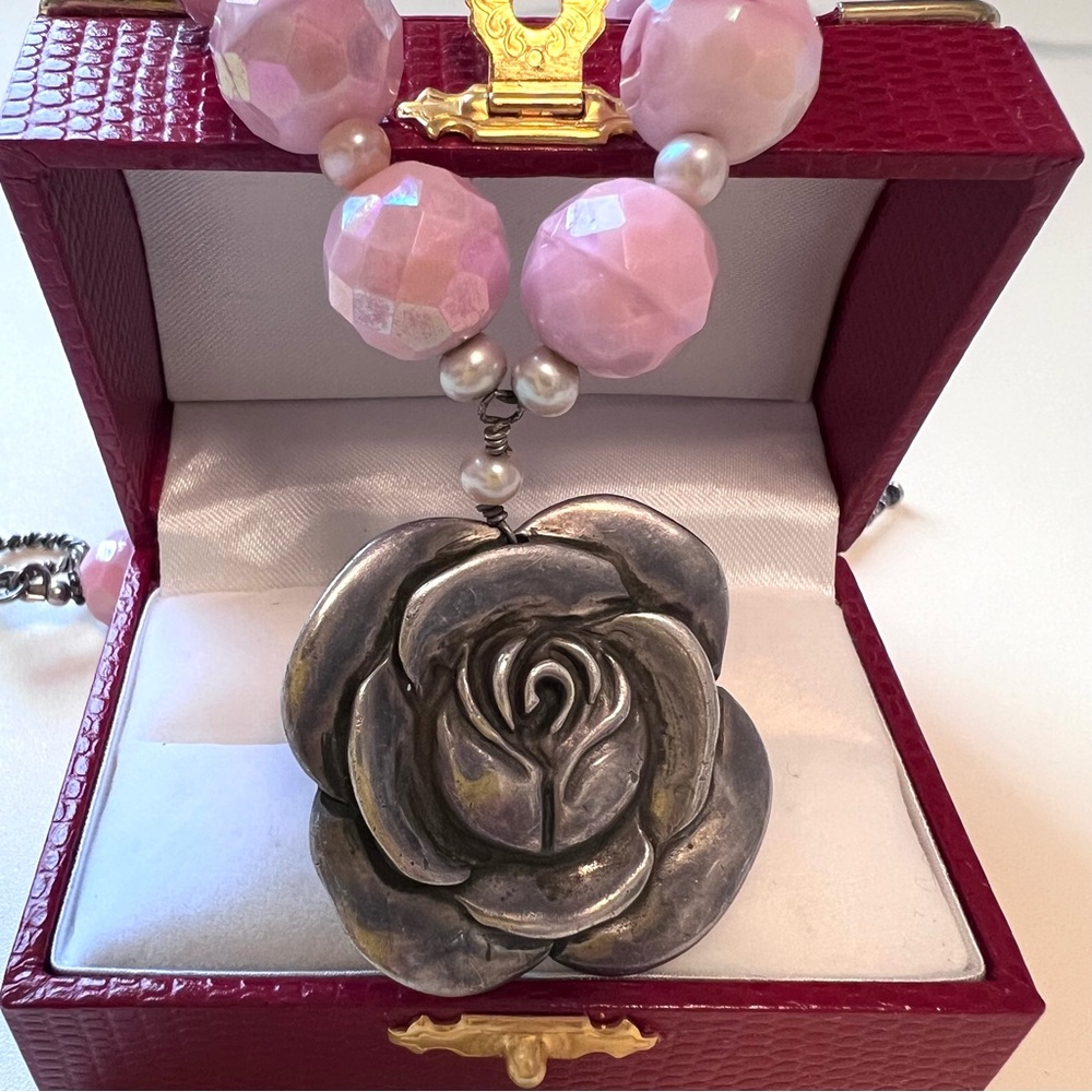 Stunning Silver Rose Pendant on Vintage 1960s Beads + Freshwater Pearls Necklace - Picture 12 of 13